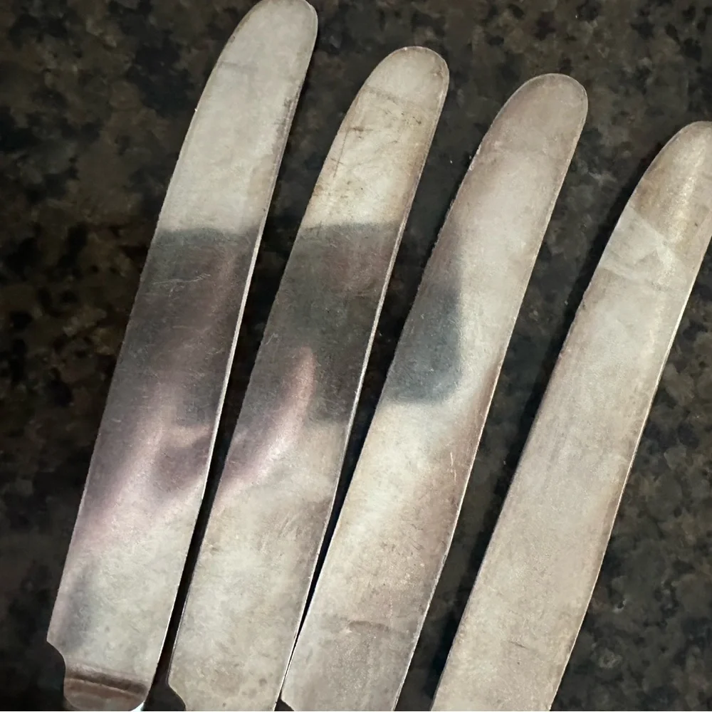 4, 1921 Grosvenor “Community” Oneida SilverPlate Knives - Great condition